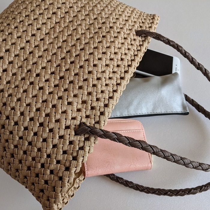 石畳編みのシンプルなかごバッグ